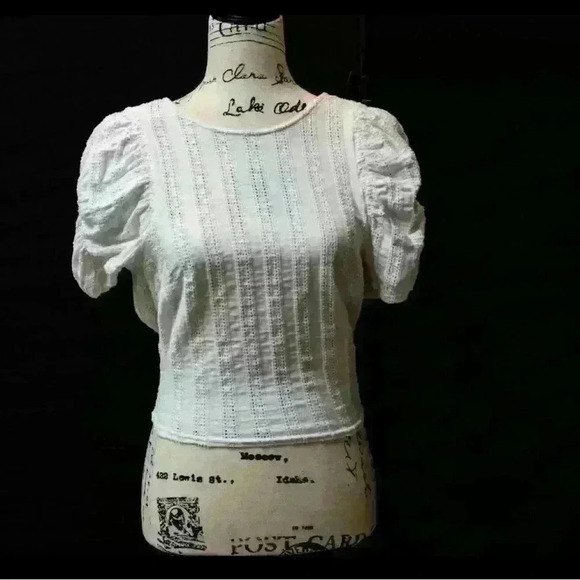 FREE PEOPLE Open Back tie ADORABLE White Top size XS Eyelet detail Fairycore - Picture 2 of 12